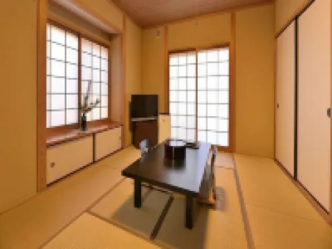 御宿 温川温泉 鄰近金鱗湖的酒店