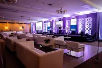 Holiday Inn BURLINGTON CONFERENCE CENTRE by IHG - business