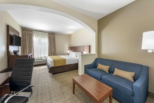 Comfort Suites Hotels in Tulare