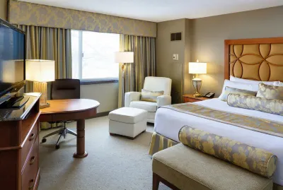 Crowne Plaza Minneapolis West Hotels near Massage Envy