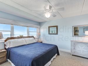 3rd Floor oceanfront condo, easy beach access & exclusive fishing pier with beautiful views.