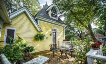 Sugar Magnolia Bed & Breakfast