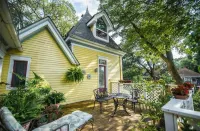 Sugar Magnolia Bed & Breakfast Hotel di Decatur