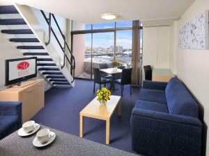 Metro Apartments on Darling Harbour