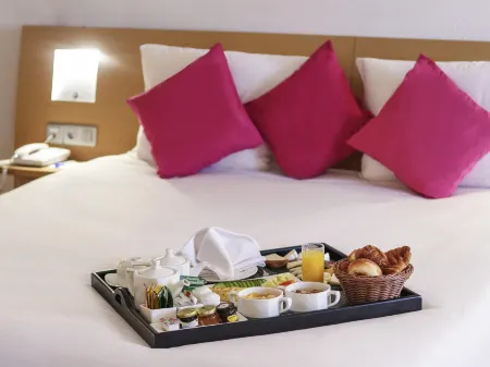 Novotel Tunis Отели рядом с достопримечательностью «Avenue Habib Bourguiba»