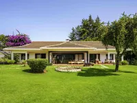 Fairmont Mount Kenya Safari Club Hotel a 