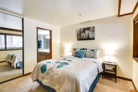 Walk to Ski Shuttle Incline Village Condo Отели рядом с достопримечательностью «Санд Харбор»