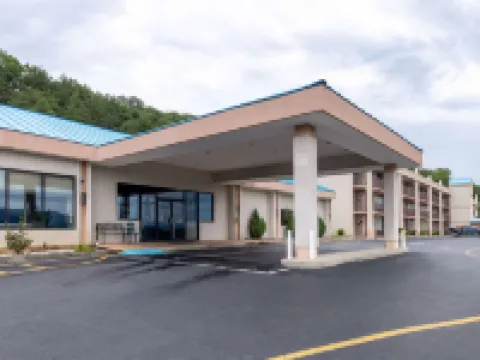 Howard Johnson by Wyndham Salem Hotel & Conference Center Hotels in Catawba