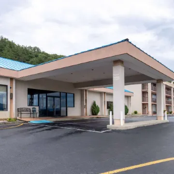 Howard Johnson by Wyndham Salem Hotel & Conference Center Отели в г. Катоба