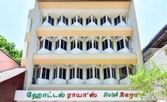 Hotel Raya's