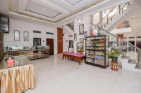 RedDoorz Near Jawa Timur Park 3 - Pensions
