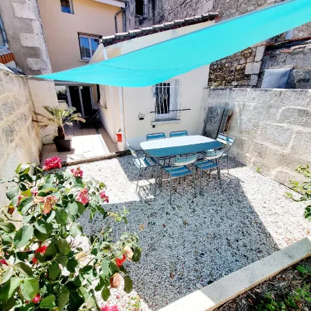 Maison de Ville Confortable Avec Cour Interieure