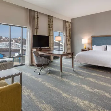 Hampton Inn and Suites Newport/Cincinnati