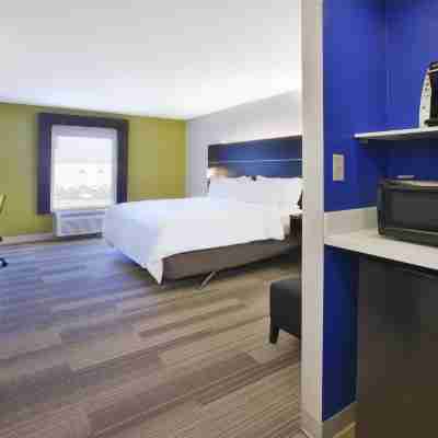 Holiday Inn Express Tiffin Rooms