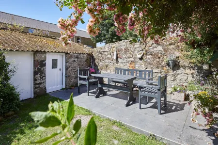 Host & Stay - Eden Cottage Отели рядом с достопримечательностью «The Lindisfarne Gospels Garden»