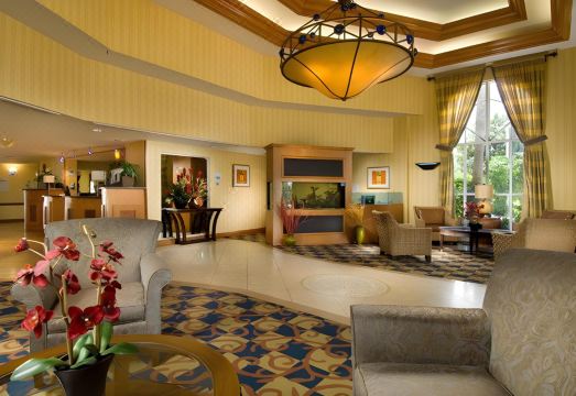 3. 홀리데이 인 익..