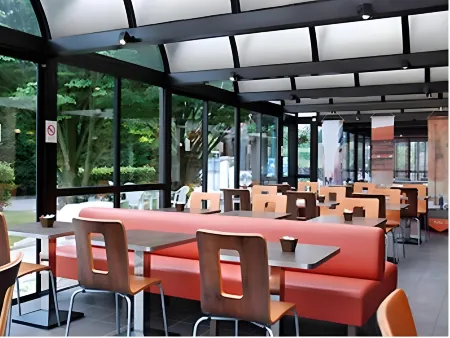 Ibis Marne-la-Vallée Émerainville Отели в г. Понто-Комбо