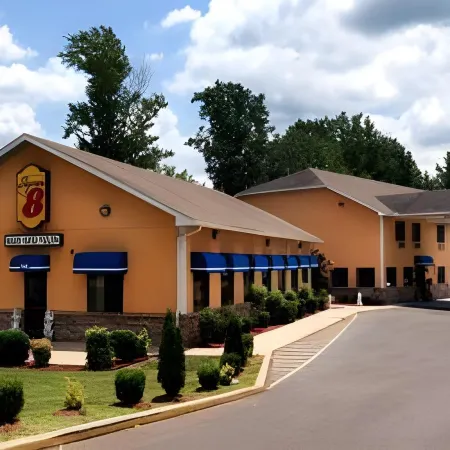 Super 8 by Wyndham Paris TN