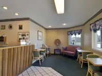 Howard Johnson by Wyndham Lenox - breakfast
