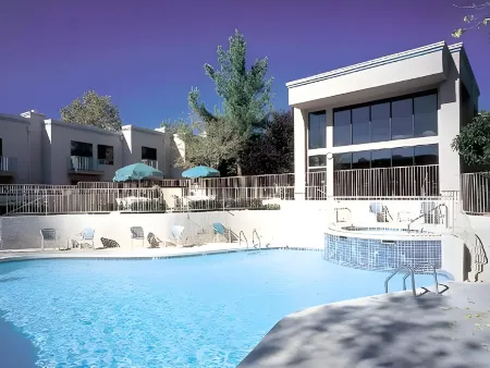 Villas of Sedona Отели рядом с достопримечательностью «Часовня святого Креста»