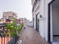 Luxe Paradise Suites Hotel Hoang Cau Hotels near Dong Da