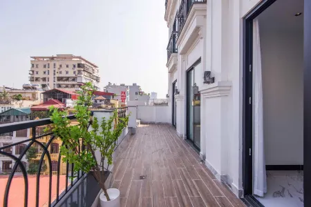 Luxe Paradise Suites Hotel Hoang Cau Отели рядом с достопримечательностью «Hanoi University Of Culture»