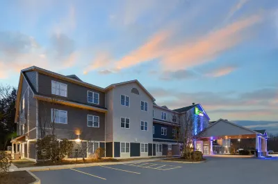 Holiday Inn Express & Suites Freeport - Brunswick Area