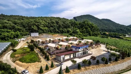 Boeun Off-Mountain Glamping Отели в г. Поын