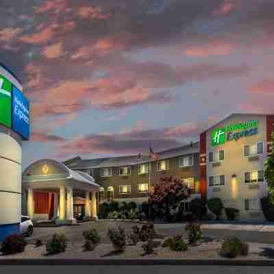 Holiday Inn Express Winnemucca Hotel Exterior