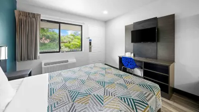Motel 6 Monterey, CA Các khách sạn ở Monterey