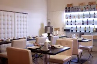 Le Boutique Hotel & Spa - breakfast