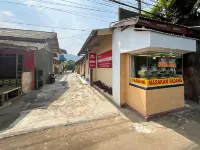 RedDoorz at Penginapan Bunda Hotel di Cikakak