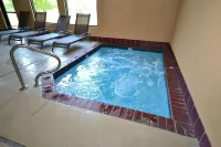 Quality Inn & Suites Lawrence - University Area - Bathtub