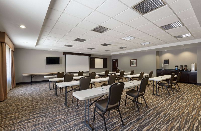 La Quinta Inn & Suites by Wyndham Sioux Falls photo 5