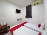 RedDoorz at Luxury Homestay Near Aloha Waru Surabaya Hotel a Gedangan