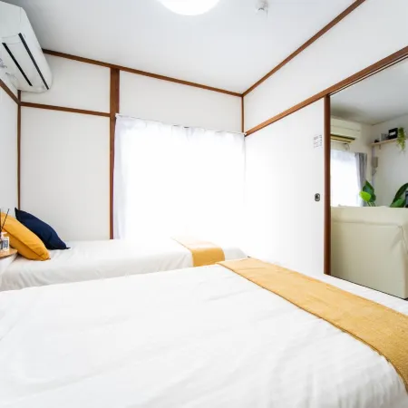 5 minutes walk to Lake Biwa 10 minutes to the ski