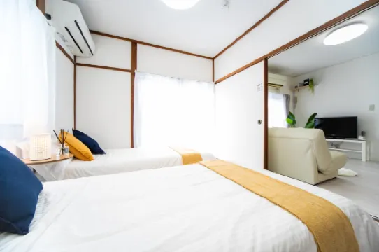 5 minutes walk to Lake Biwa 10 minutes to the ski