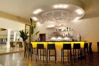 The Bannister Hotel & Yacht Club - bar