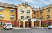 Extended Stay America Select Suites - Milwaukee - Waukesha Hotels near Silvernail Shopping Center