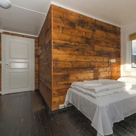 Astra Whale - Waterfront Boutique Hostel in Lofoten