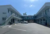 Super 8 by Wyndham Oceanside Downtown - Bãi đậu xe