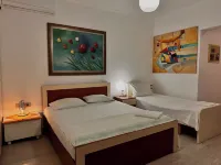 Grand Hostel Các khách sạn gần Liqeni i Sharrës