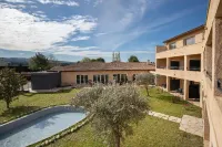 Hôtel la Perna Hotels in Monteux