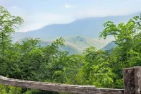 Ramada by Wyndham Pigeon Forge North - Mountain view