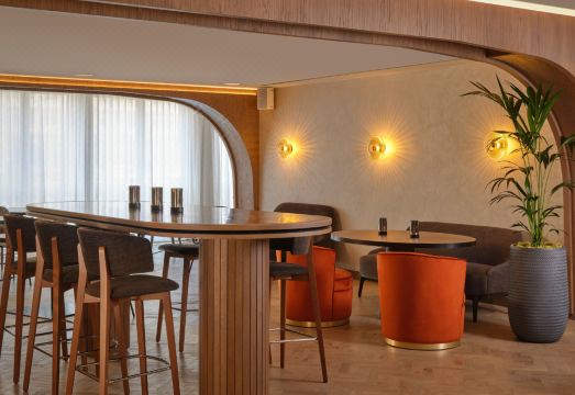 더 리치 앳 피카딜리