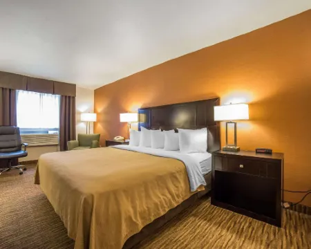 クオリティイン ポストフォールズ - クーアダリーン ポスト・フォールズのホテル