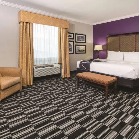 Baymont Inn & Suites by Wyndham Dallas South-DeSoto