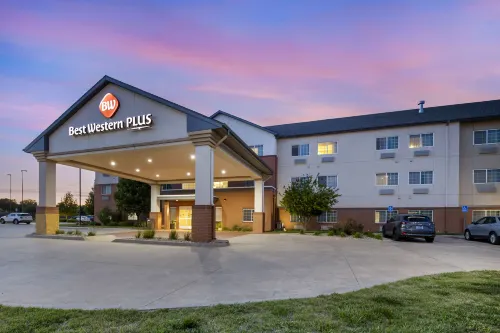 Best Western Plus Patterson Park Inn - Parkplatz