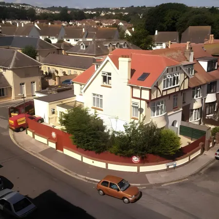 Singer House Beach Holiday Flats with Parking ,Opposite Paignton Pier ,English Riveria