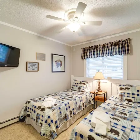 Hike, Golf & Ski: Beech Mtn Condo w/ Resort Perks!